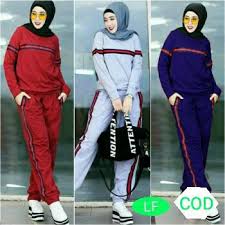 Seorang perempuan asal bandung, sukses membangun bisnis baju renang muslimah. Harga Setelan Baju Pakaian Olahraga Wanita Terbaik Juni 2021 Shopee Indonesia