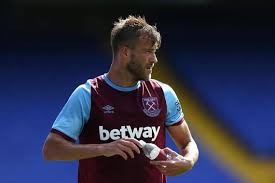 Капитан сборной украины и нападающий вест хэма андрей ярмоленко рассказал, что его конфликт с полузащитником шахтера тарасом степаненко давно исчерпан. Yarmolenko Nameren Pokinut Vest Hem I Perejti V Fenerbahche Football Ua