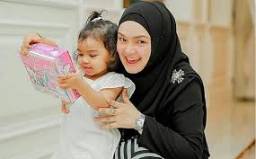 Dato' sri siti nurhaliza binti tarudin ssap, dimp, jsm, sap, pmp, aap (jawi: Siti Nurhaliza Umum Bakal Timang Anak Lelaki