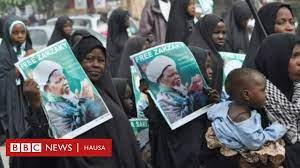 The protesters chant the following slogans : Hottest Online News Free Zakzaky Hausa Almajiran El Zakzaky Sun Yi Ikirarin An Kashe Musu Yan Uwa Ranar Ashura Poslednie Tvity Ot Free Sheikh Zakzaky Free Zakzaky