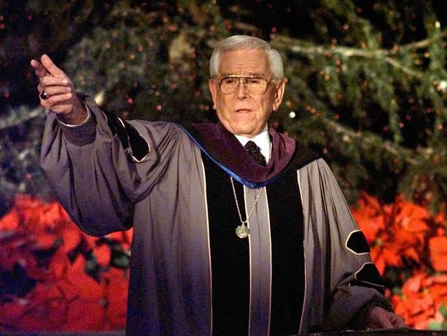 Robert Schuller, Iowa native televangelist, dies at 88