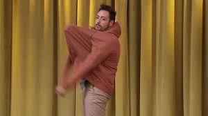 Ciro priello è sulla cresta dell'onda dello spettacolo ormai da diverso tempo, ma a casa ha una figlia ciro capriello, in arte priello, è nato a napoli il 12 marzo del 1986 e, da diverso tempo, è conosciuto. Lol Chi Ride E Fuori Il Ballo Di Ciro Priello Youtube