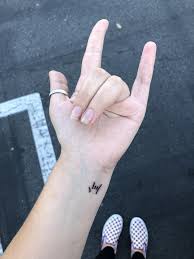 Nail polish brands that contain none of the above toxins are: Love Hand Symbol Tattoo Novocom Top