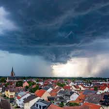 ⚠️ AKTUELL! Erneut kr&auml;ftige Unwetter &uuml;ber Karlsruhe und Rastatt:  &Uuml;berschwemmungen durch heftigen Starkregen ⛈ Erneut haben am  Freitagnachmittag kr&auml;ftige Gewitter weite Teile Baden-W&uuml;rttembergs erfasst.  Besonders betroffen war diesmal erneut die ...