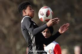 Check spelling or type a new query. Ajax Nachwuchsspieler Noah Gesser Stirbt Bei Autounfall