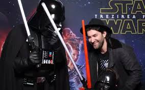A avut premiera la 18 decembrie 2015. Vedetele Au UrmÄrit In AvanpremierÄ Filmul Anului Star Wars Trezirea ForÅ£ei Evenimente Mondene Flash News Vedete Si Evenimente Viva Ro