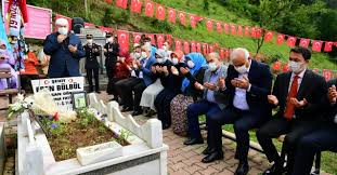 .pkk'lı teröristler tarafından şehit edilen eren bülbül'ün 'biri de çıkıp demiyor ki: D27y2gbgb Prjm