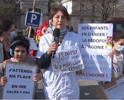 C'est l'euroscepticisme de mlp et d'autres partis plus confidentiels en termes de suffrages remportés. La Visite D Emmanuel Macron Au Pole Autisme De L Hopital De Saint Egreve Marquee Par La Contestation Place Gre Net