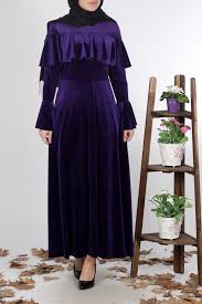 Tesettur Firfirli Kadife Elbise 4008 Mor Kadife Kumasiyla Dikkatleri Uzerine Ceken Mor Elbise Firfir Detayi Ve Bu Detayi Destekleyen Elbise Giyim Kadife