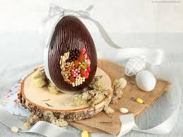 œuf De Paques En Chocolat Avec Inclusions Recette En 2020 Oeufs De Paques Chocolat Chocolat Chocolat Paques