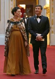 The Special Meaning Behind New Zealand S Pregnant Prime Minister Jacinda Ardern S Buckingham Palace Look Female Inspiration Iconic Women Feather Outfit