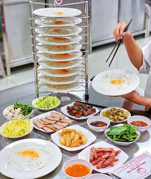 Món ăn tốn chén đĩa nhất Việt Nam, khách cuốn vài chục bánh mới "đã thèm" | Báo Dân trí
