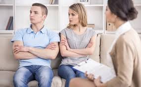 Quatre couples d'amis du midwest embarquent pour une croisière très spéciale sur une île paradisiaque du pacifique sud.le couple à l'origine du voyage a décidé de se rendre à l'eden, une station balnéaire de luxe, comme dernier recours pour sauver leur mariage. Therapie De Couple Un Expert Repond A Vos Questions