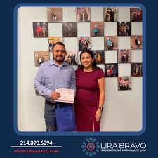 La ley NACARA es un alivio migratorio para una gran porción de inmigrantes  en Estados Unidos. Además el cónyuge e hijos solteros de personas que  califican para NACARA, también pueden ser elegibles