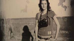Je pravnučkou novináře ferdinanda peroutky. Valecna Fotografka Jungrova Ziskala Uznani Po Celem Svete Ct24 Ceska Televize