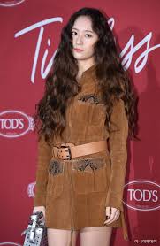 Krystal S New Extra Long Hairstyle Makes Her Look Like Rapunzel Koreaboo Long Hair Styles Krystal Krystal Jung