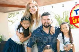 Desde que supo que por tercera ocasión este mal había regresado, luna compartió en sus redes sociales que no se dejaría. Ex De Karla Luna Asegura Que Sus Hijas Le Dicen Mama A Karla Panini