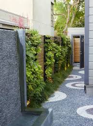 1001 Idees D Amenagement D Un Jardin Balcon Ou Terrasse Avec Un Mur Vegetal Exterieur In 2020 Vertikaler Garten Diy Seite Garten Garten