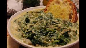 La dolcezza delle fave incontra le note amarognole della cicoria nella 'ncapriata pugliese, umile e antichissimo purè di legumi essiccati servito con erbe di campo lesse. Fave E Cicorie Una Specialita Pugliese Youtube