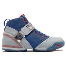 3.6 out of 5 stars 66. What Pros Wear Lebron James Nike Lebron 5 Shoes What Pros Wear