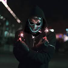 Il porte une réplique de ce masque lors de sa seule apparition irl. Pin On Best Wallpapers My Choices