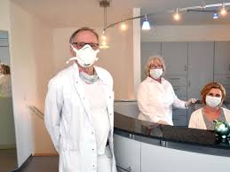 Man muss plötzlich zum arzt. Corona In Frankfurt Arzt Am Rande Der Verzweiflung Praxis Konnte Sogar Dichtmachen Frankfurt