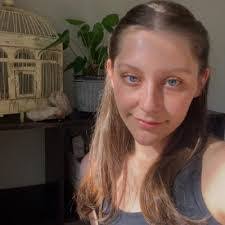 Erin Koons's Instagram, Twitter & Facebook