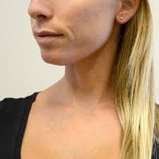 Fornendo agli uomini un punto centrale felice che non è troppo lucido o . Orecchini Punto Luce In Oro Bianco Con Zircone 2 50 Mm Gioielloro It La Tua