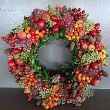 Herbstkranz Wir Lieeeebbbeeennn Den Herbst Autum Beeren Herbst Decoration Fruchte Wyhl Ginkgo Blumen Herbstkranz Herbst Dekoration Weihnachtskranz