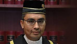 Najib was allowed bail of rm1 million in two sureties and was also ordered to surrender his two travel documents to the court. Hakim Kes Najib Dipindahkan Semula Ke Mahkamah Sivil Minda Rakyat