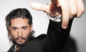 Το δημόσιο ξέσπασμα του για τις αντιδράσεις και τα αρνητικά σχόλια που έχει το νέο του τραγούδι. O Xrhstos Mastoras Einai Kai Pali Erwteymenos Kai De Fantazesai Me Poia Newsbomb