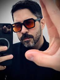 Para quienes le interese aprender del lore de league, empece un podcast  junto con Jesse Avilés en el que vamos hablando sobre las historias de los  distintos personajes del juego, y nos