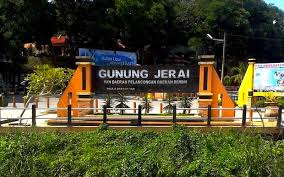 Jalan gunung jerai, federal route 252 (formerly kedah state route k159), is a federal road in mount jerai, kedah, malaysia. Bodies Of Buried Treasure Hunters Found At Landslip Site Free Malaysia Today Fmt
