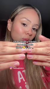 Uñas largas y fuertes con limón y ajo: el secreto natural