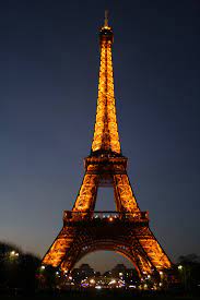 You run through the city and then suddenly there is such a huge metal. Eifelturm In Paris Bei Dammerung Foto Bild Europe France Paris Bilder Auf Fotocommunity