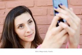 Learn more about selfies and why people take them. Selfie Film Mit Dem Handy Erstellen 111tipps De