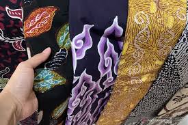 Material yang dibutuhkan untuk membuat usaha butik batik. Bisnis Batik Di Kota Malang Lesu Terhantam Pandemi Covid 19 Antara News