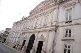 Cgd (short for caixa geral de depositos) is the second largest bank in portugal and remains, until this day, owned by the government. Funcionaria Da Cgd Dava Creditos Aos Clientes Que Usava Em Proveito Proprio