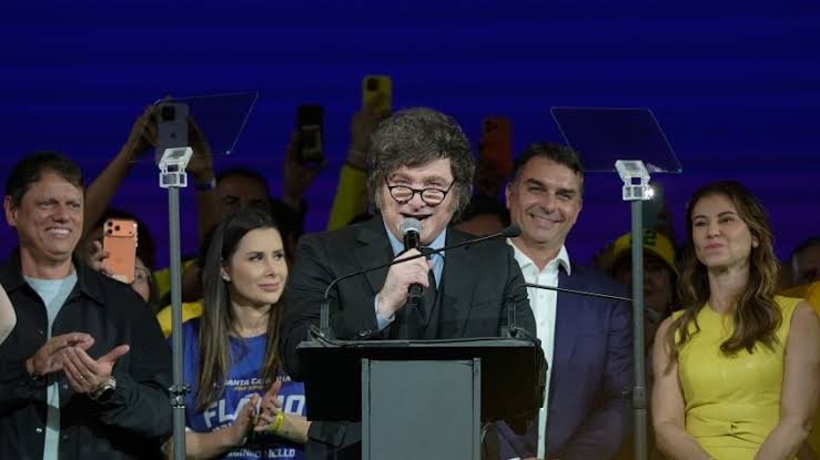 Milei chama Moraes de "lixo careca", e Fachin rebate: "Desrespeitoso"