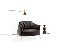 Scegliere il divano per piccoli spazi, miniappartamenti e monolocali. Poltrona Frau Modern Italian Furniture Home Interior Design