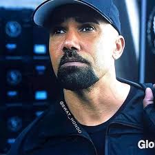 The sudden wave of emptiness hit my heart. I dont feel like living. Even if  Im walking towards my dreams. I feel like I am nothing.