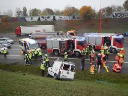 Dienstwagen prallt gegen anderes auto. Bezirksflash Unfall Auf Der A23 News W24