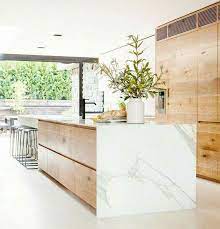 Cuisine moderne blanche et bois clair. Kitchen Cuisine Marbre Blanc Bois Clair Via Archi Art Designs De Petite Cuisine Cuisine Moderne Cuisines Lumineuses