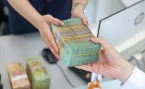 Lãi suất tiết kiệm tăng, lượng tiền gửi ở ngân hàng đạt con số chưa từng