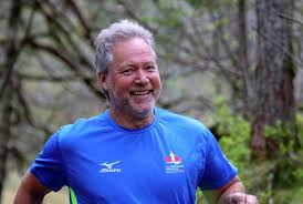 Forskerne er enige om at det ikke er noen fare ved å trene selv om du er støl tøyning det er vist liten sammenheng mellom tøyning og stølhet etter trening. Trening Til Din Forste Maraton Kondislopet