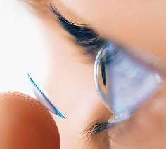 Per chi utilizza le lenti a contatto sono utili dei suggerimenti che possono aiutare ad affrontare alcune operazioni quotidiane. Optical Applicazione Lenti A Contatto A Milano