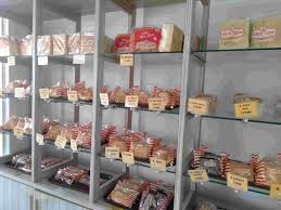 Roti gambang jadul dengan rasa speku, gula merah dan baking soda yang sedap menemani teh saya berkenalan dengan roti gambang jadul ini ketika awal kerja di jakarta, puluhan tahun nan. Roti Jadul Tan Ek Tjoan Vs Lauw Travel Diary Of Lenny Lim