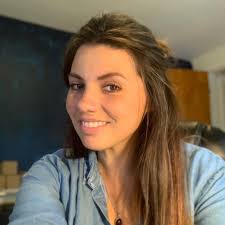 Julie Dunham's Instagram, Twitter & Facebook