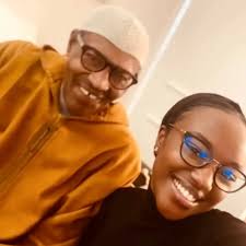 Lady Spotted Inside Church Pushing Up Her Gown To Show Off Her Thighs As  Pastor Preaches (VIDEO)