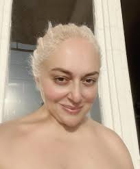 Սեր և խաղաղություն». Շուշան Պետրոսյանը` մեղմ շպարով  https://lurer.com/?p=476310&l=am